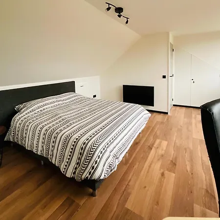 Luxurious Renovated Home, Retro Touch! Villa Eindhove
