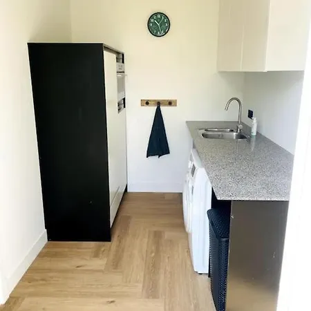 Villa Luxurious Renovated Home, Retro Touch!
