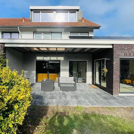 Villa Luxurious Renovated Home, Retro Touch! Eindhoven