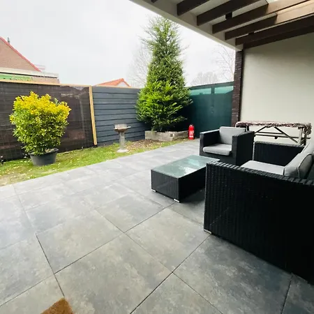 Luxurious Renovated Home, Retro Touch! Villa