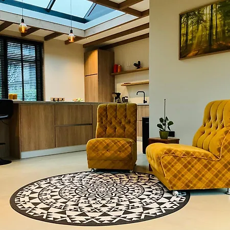 Villa Luxurious Renovated Home, Retro Touch! *